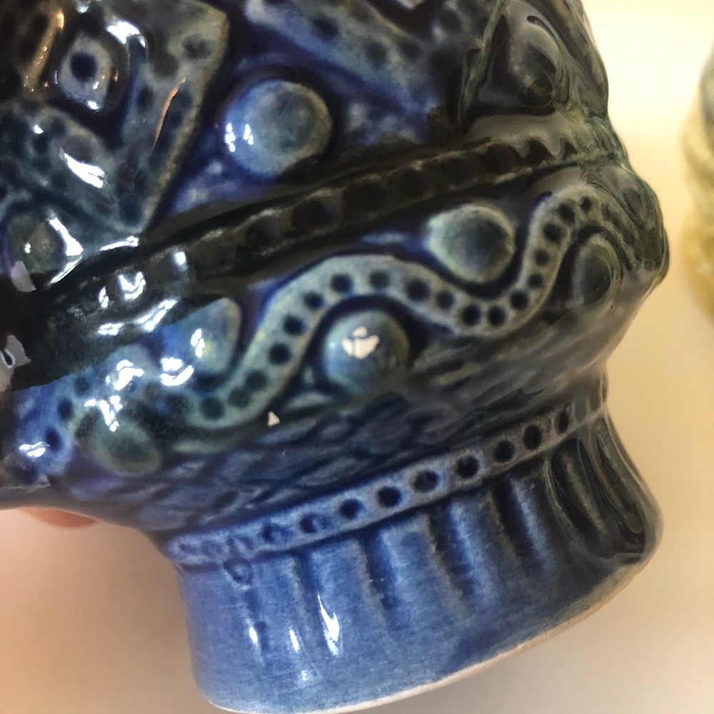 SOLD Set of 8 stackable colorful Aztec mugs 60s style - Picture 11 of 12